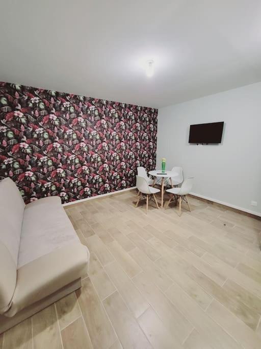 Family Flat Stade De France Airport Cdg Le Bourget "Appart'7" П'єррфітт-сюр-Сен Екстер'єр фото